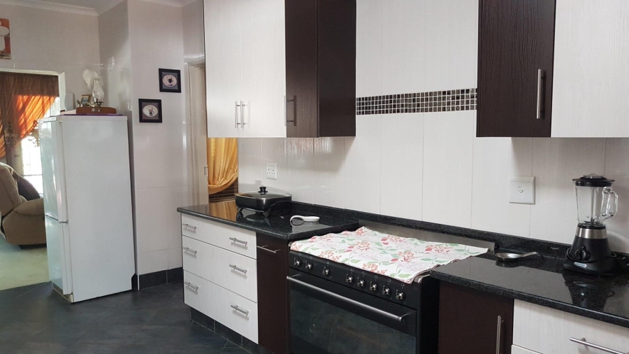 6 Bedroom Property for Sale in Cashan North West